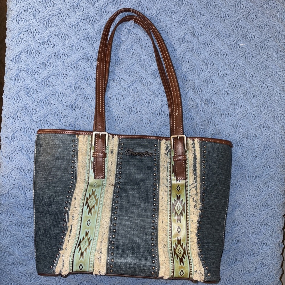 Wrangler Handbag Blue With Southwest Accents.